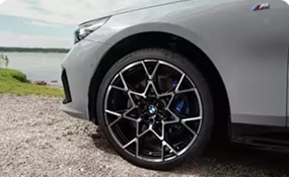 Mâm hợp kim nhẹ M Performance 21" hoạ tiết chữ thập 943 M.