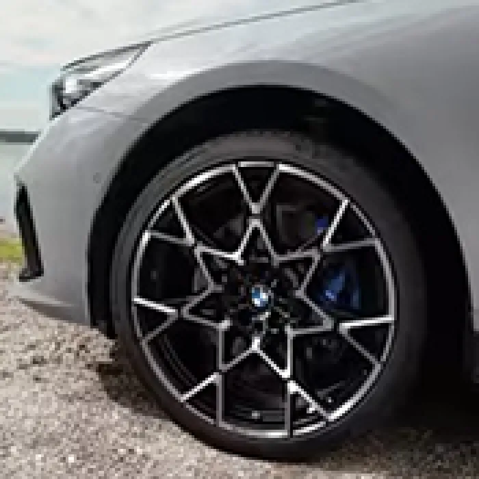 Mâm hợp kim nhẹ M Performance 21" hoạ tiết chữ thập 943 M.